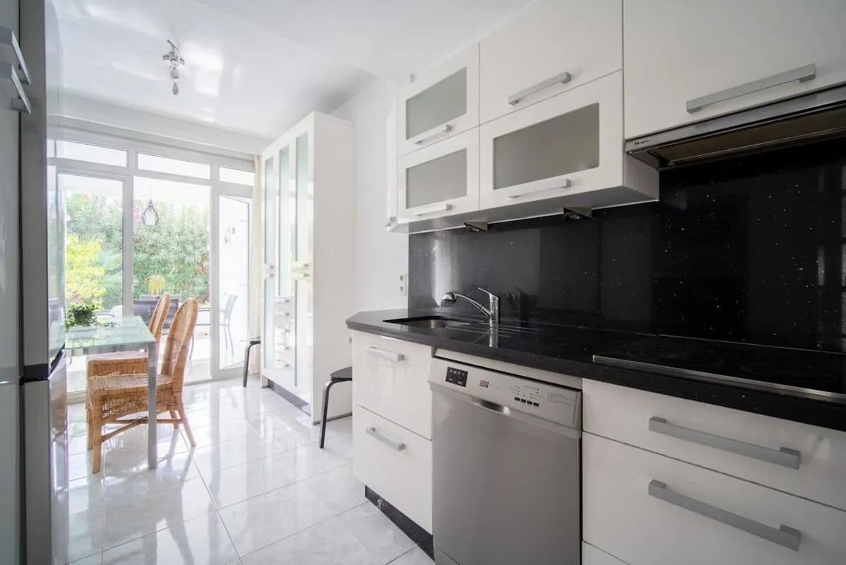 Stunning Townhouse In Los Pacos Fuengirola 0*,