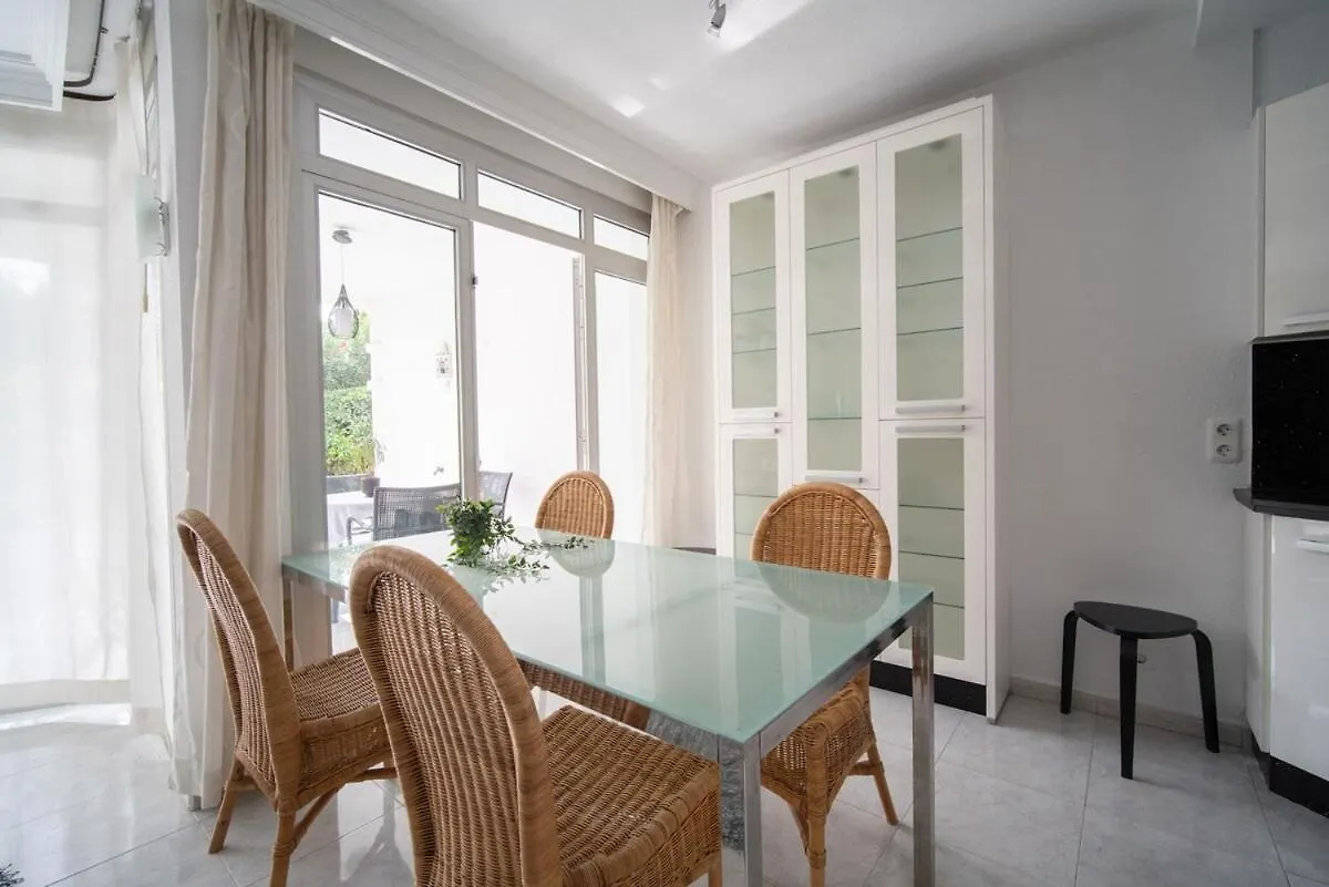 Apartment Stunning Townhouse In Los Pacos Fuengirola